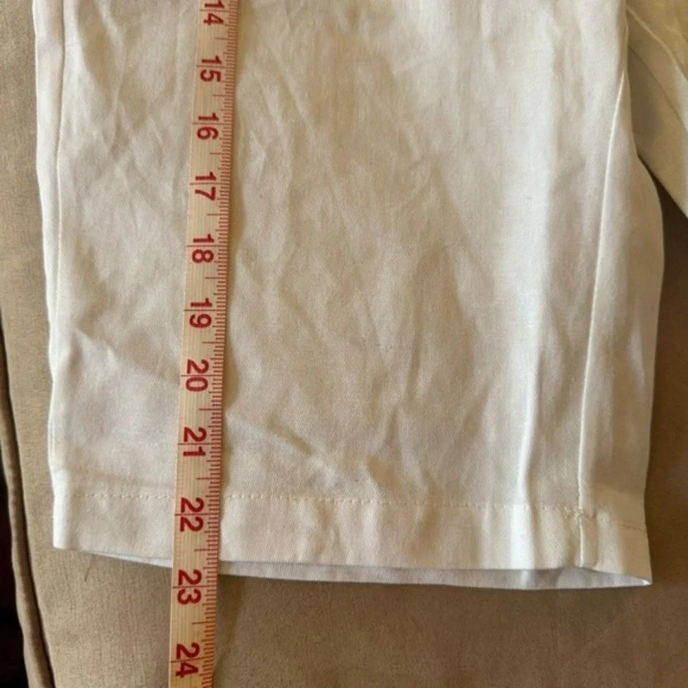 HBDD- Hugo Bao‎ Didai. Lightweight White Shorts. Size M.